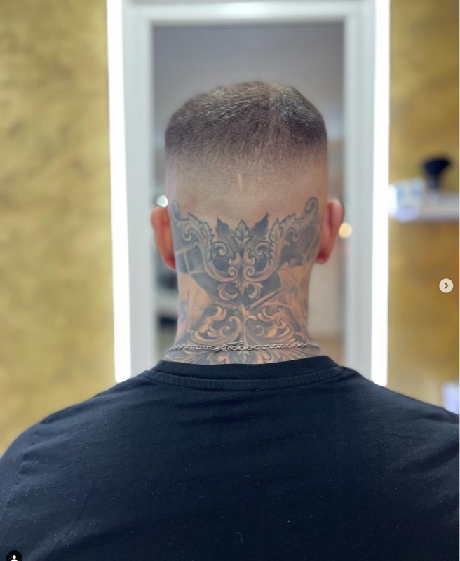 Fade la ceafă, lucrare din salon