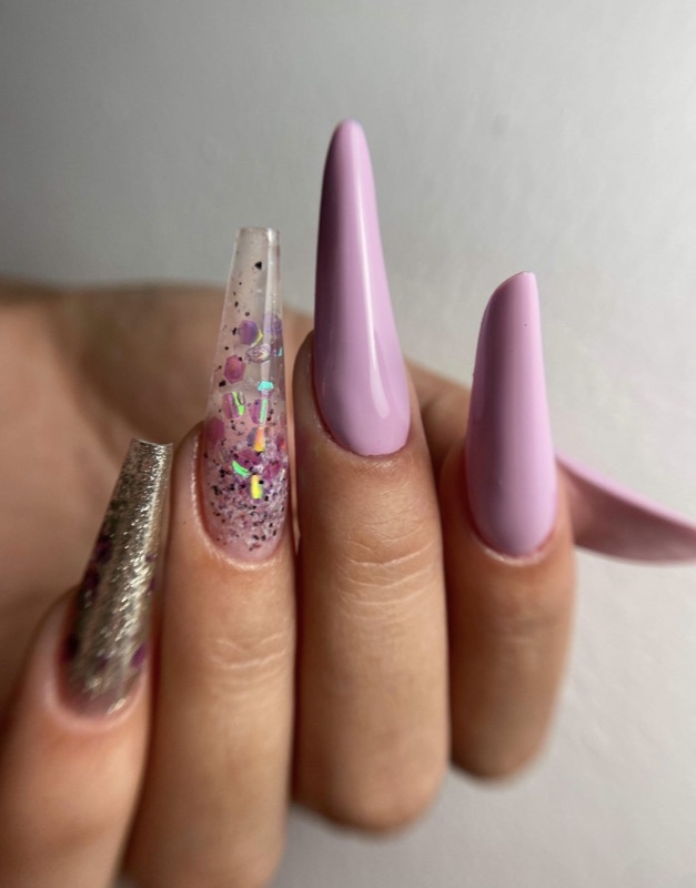 Construcție cu gel, roz și sclipici, lucrare din salon
